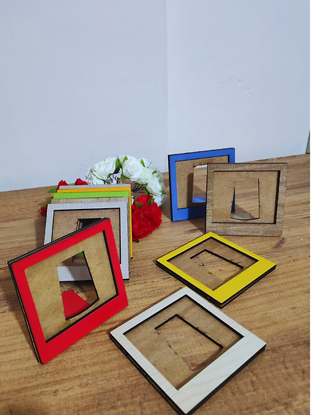 Toptan 10 Adet Renkli Mini Ahşap Fotoğraf Çerçevesi – Bebek, Sevgili ve Anı Dekoratif Set 10 Paket