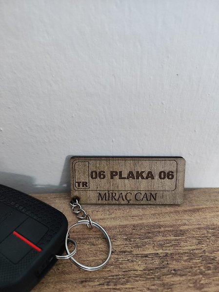 Ahşap Plaka ve İsim Yazılı Anahtarlık Kişiye Özel Kazıma Kahverengi-1 Adet