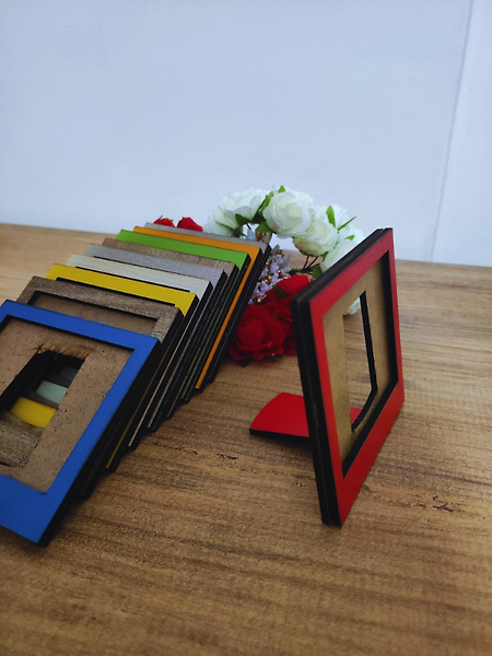 Toptan 10 Adet Renkli Mini Ahşap Fotoğraf Çerçevesi – Bebek, Sevgili ve Anı Dekoratif Set 10 Paket
