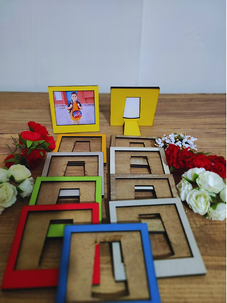 Toptan 10 Adet Renkli Mini Ahşap Fotoğraf Çerçevesi – Bebek, Sevgili ve Anı Dekoratif Set